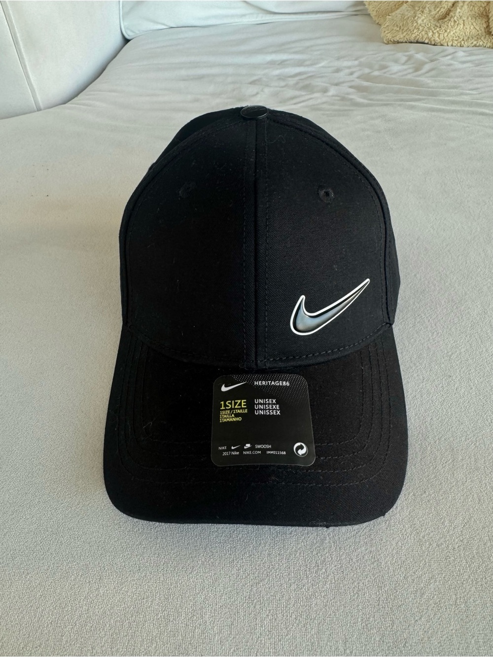 NWT Nike Heritage86 Metal Swoosh Adjustable Cap Hat Black 1Size